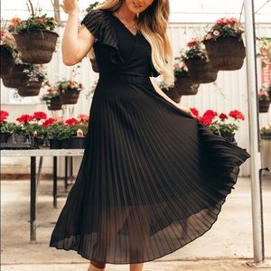 Ivy City Co. The Alice In Wonderland Dress in Black